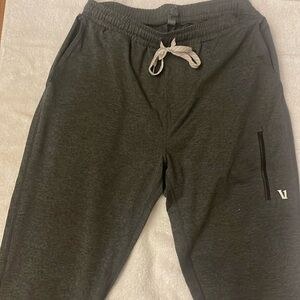 Size medium men’s Vuori jogger - like new condition!